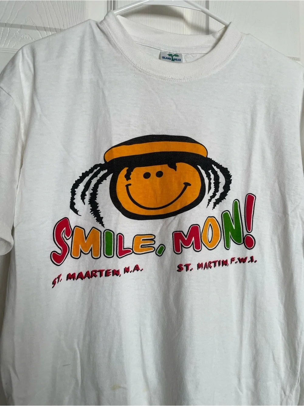 Smile, Mon! St. Martin Mens size Medium White Graphic T-Shirt